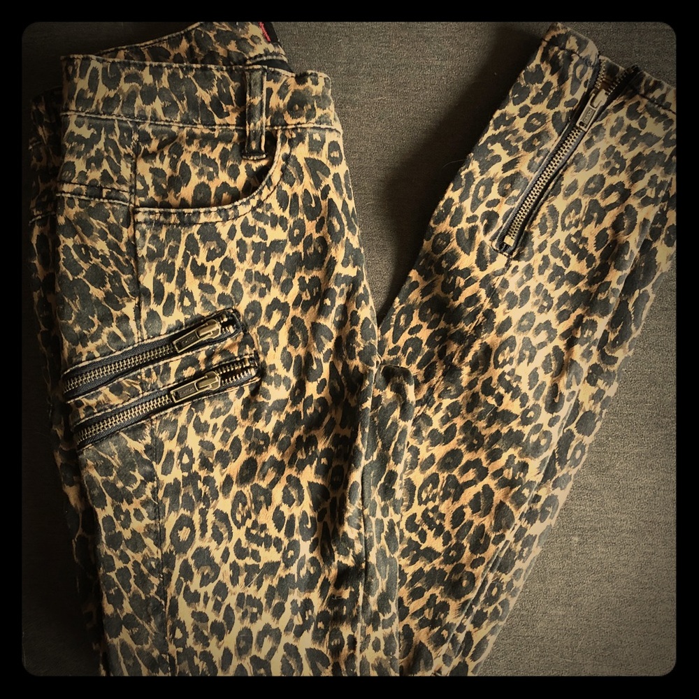BDG Cheetah Print Ankle Jeans